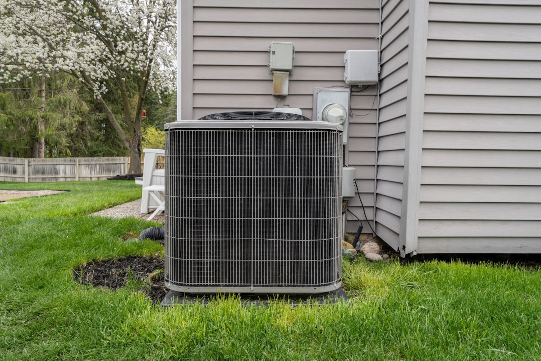air-conditioner-condeser-unit-and-system-has-been-installed-in-a-backyard